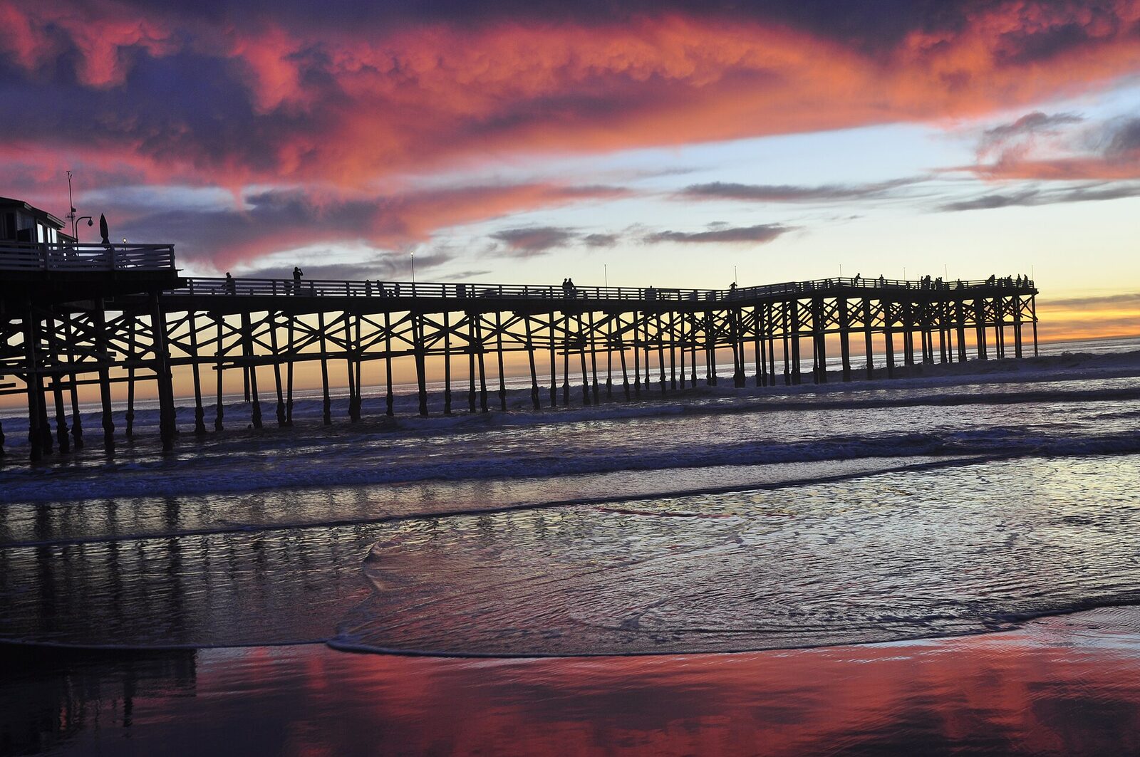 Pacific Beach boardwalk and beachfront homes in San Diego
